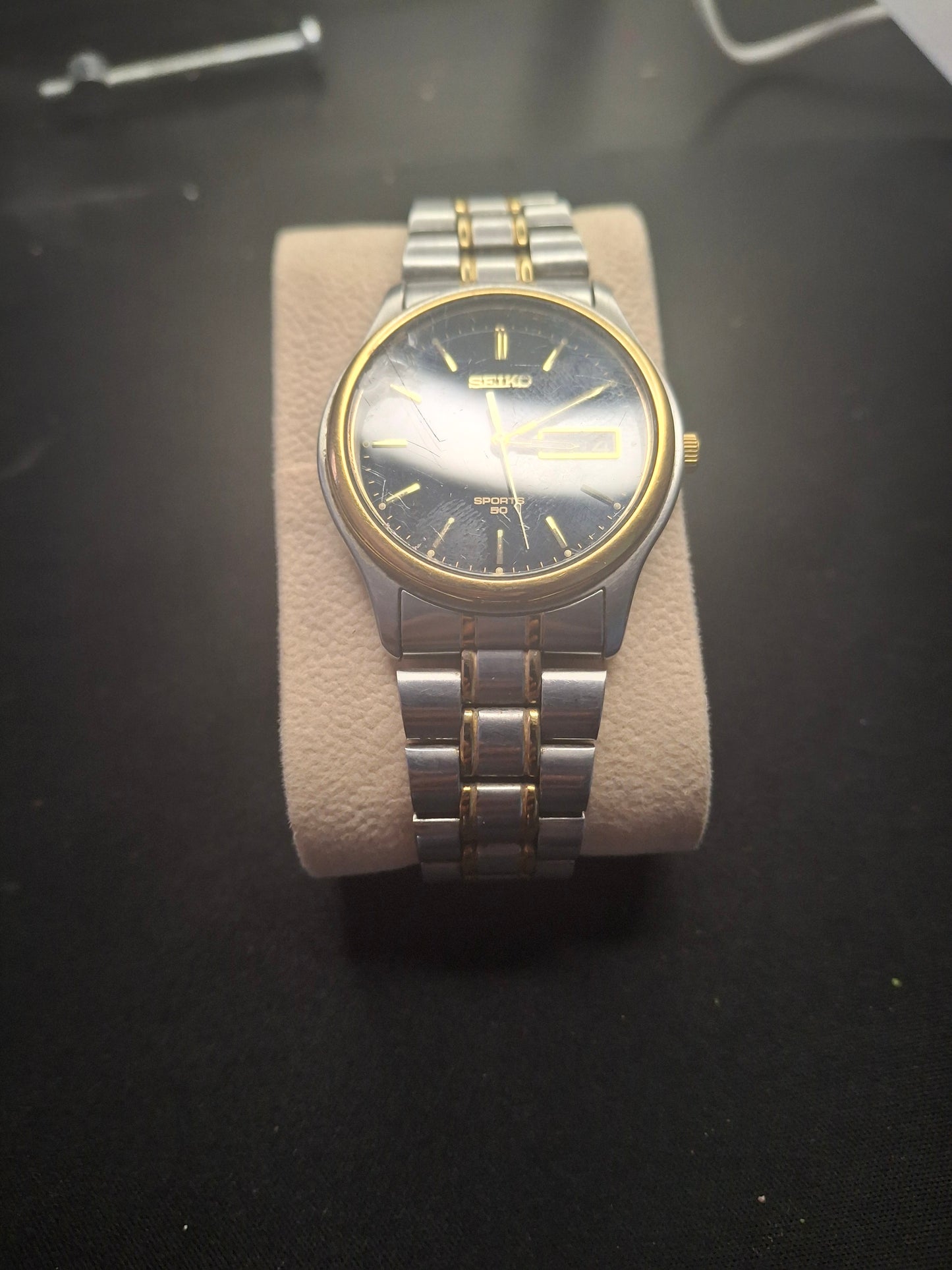 Seiko Watch Men 35mm Black Dial Gold & Silver Tone Daydate 7n43-8a39 Not Working